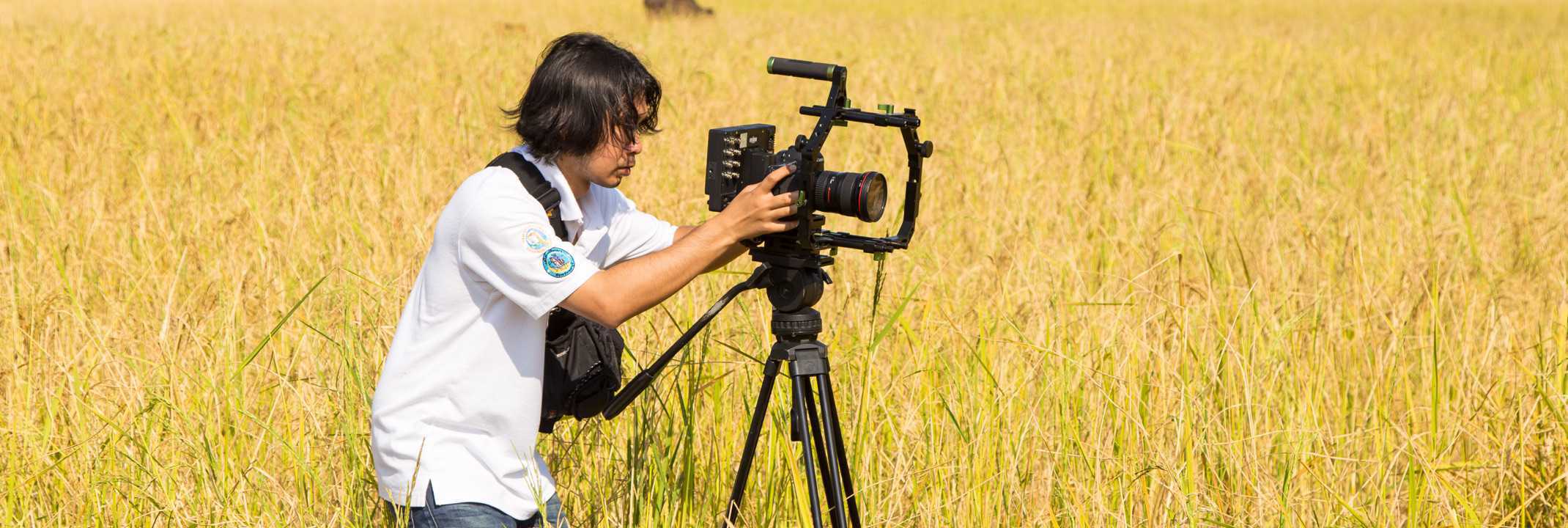 Best Tripods for DSLR Video Shooting | Compare Top 4 Models Best Tripods for DSLR Video Shooting | Compare Top 4 Models