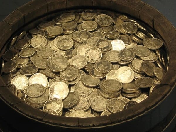 Auto ISO Settings at ISO 100 | Coins
