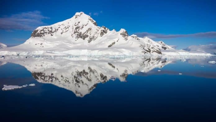 Antarctic Photography Tip: Photographying Reflections