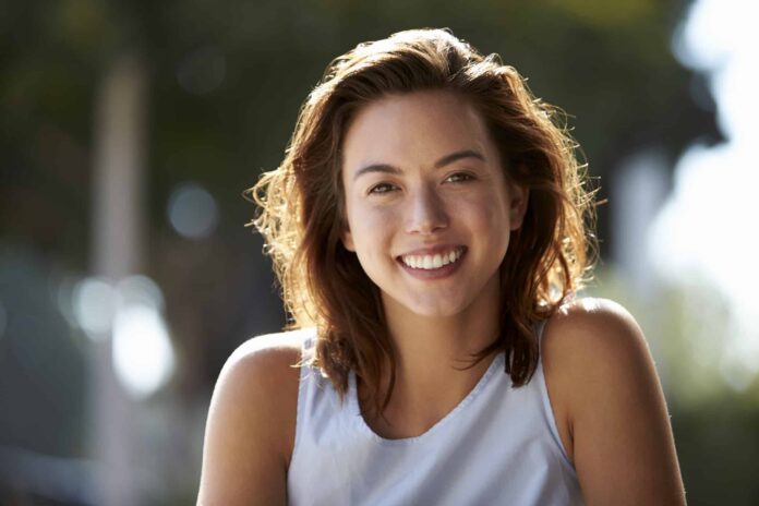 Outdoor Portrait Photography Tips Outdoor Portrait Photography Tips - Head and shoulders of young woman sitting outdoors