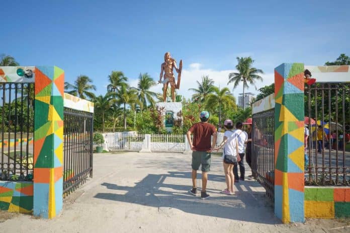 People visiting Lapu Lapu shrine in Cebu