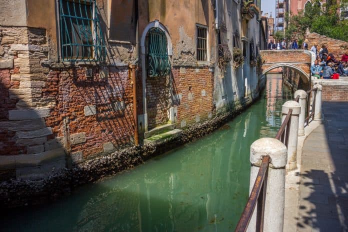 photographing in venice Small canals