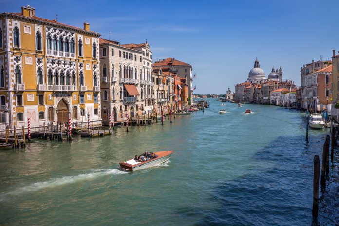 photographing Grand Canal in Venice