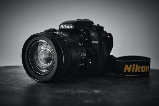 nikon mid range zoom