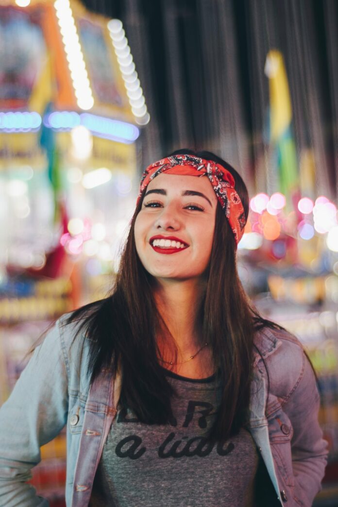 shallow depth of field portrait of a woman at an amusement park