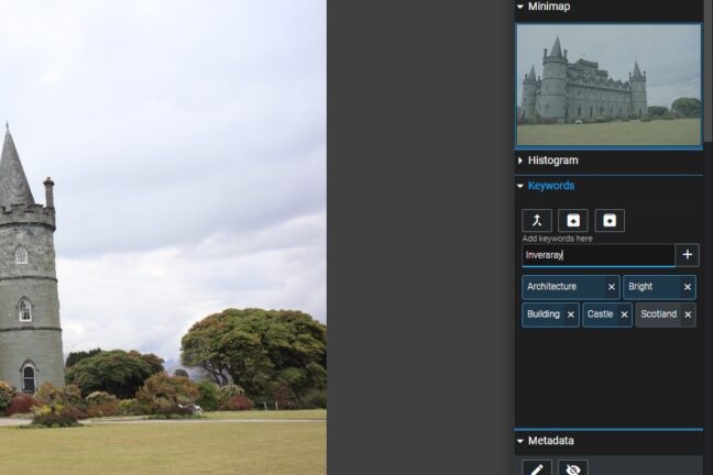 Automatic keywords added to a castle image in Excire Foto 2022.